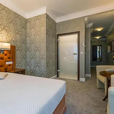 Sleepwalker Boutique Aparthotel 4*