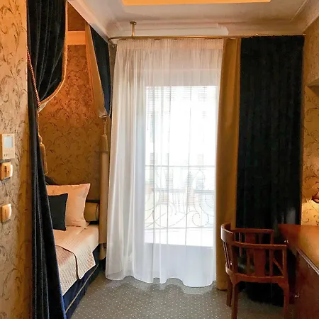 Aparthotel Sleepwalker Boutique 4*